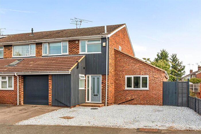 3 Bedroom End Of Terrace House For Sale In Beaulieu Gardens, Blackwater, Camberley, GU17