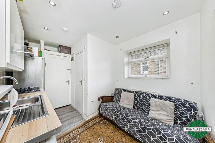 Studio To Rent In Broad Lane, London, N15