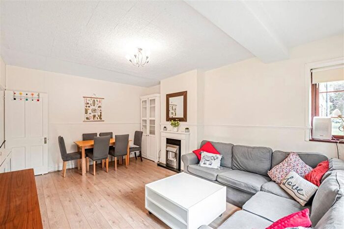 3 Bedroom Flat For Sale In Poynders Gardens, Clapham, SW4