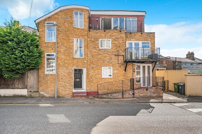 Flat To Rent In Church Road, Kingston Upon Thames, Surrey, KT1