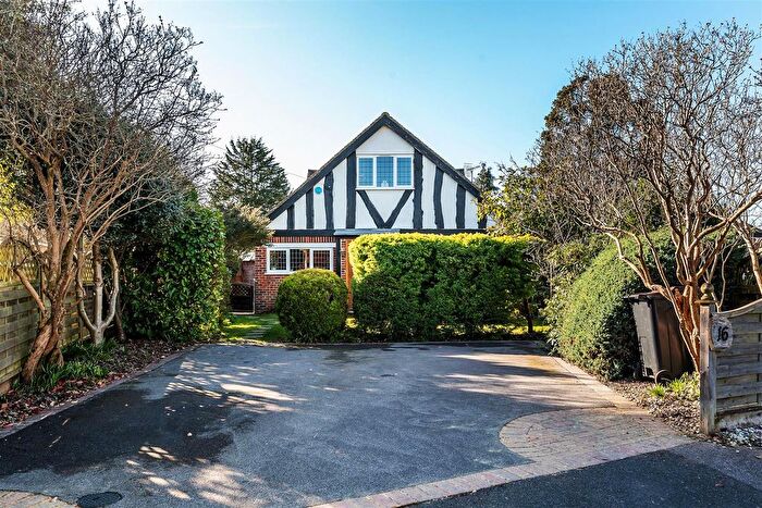 4 Bedroom Chalet For Sale In West Farm Close, Ashtead, KT21