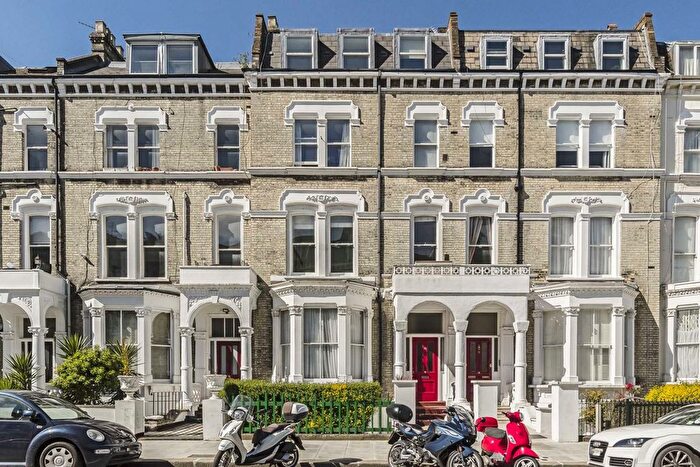 2 Bedroom Flat To Rent In Sinclair Road, London, W14