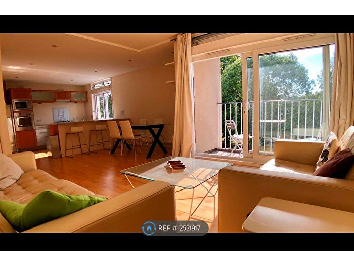 3 Bedroom Flat To Rent In Victoria Rise, London, SW4