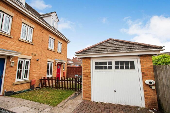 3 Bedroom Semi-Detached House To Rent In Sartoris Close, Warsash, SO31