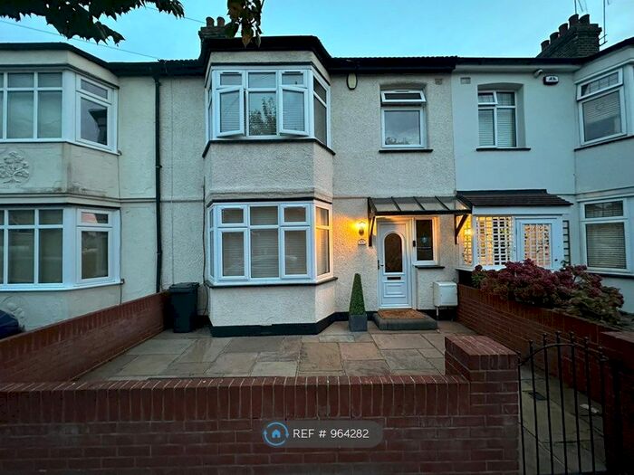 3 Bedroom Terraced House To Rent In Oak Street, Romford, RM7