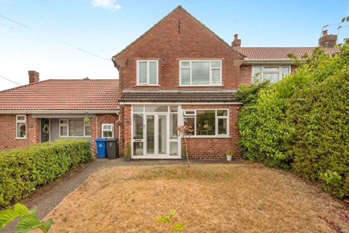 3 Bedroom Terraced House For Sale In Elmham Road, Doncaster, South Yorkshire, DN4