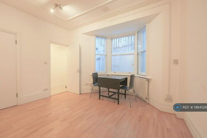 Studio To Rent In Finborough Road, London, SW10