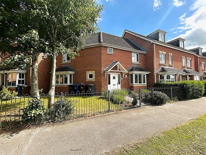 3 Bedroom Semi-Detached House For Sale In Green Lane, North Duffield, YO8