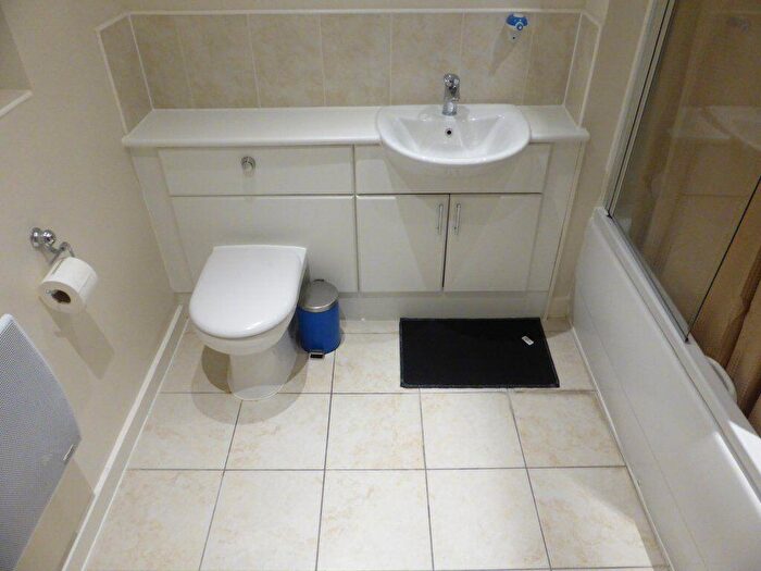 3 Bedroom Flat To Rent In Sheffield Court -, P15