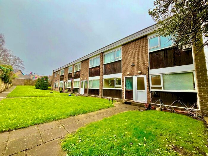 2 Bedroom Flat To Rent In Grove House Court, Leeds, LS8