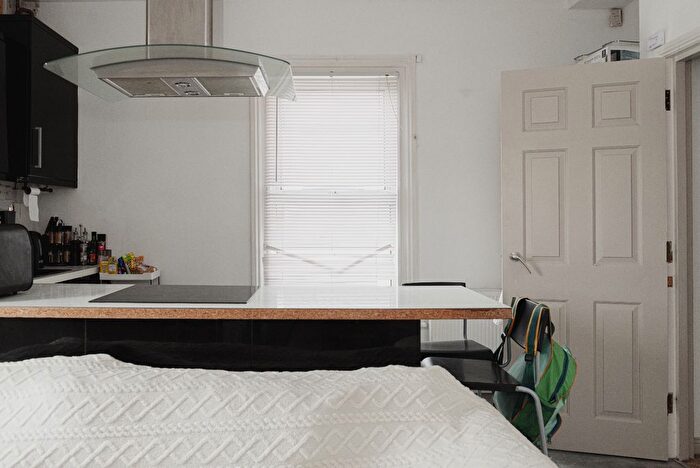 1 Bedroom Flat For Sale In Earlswood Road, Redhill, RH1