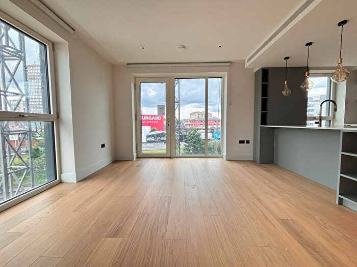 1 Bedroom Flat To Rent In Reflection Apartments, Cascade Way, W12
