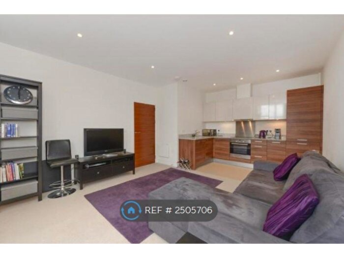 1 Bedroom Flat To Rent In Bromyard House, Acton, W3