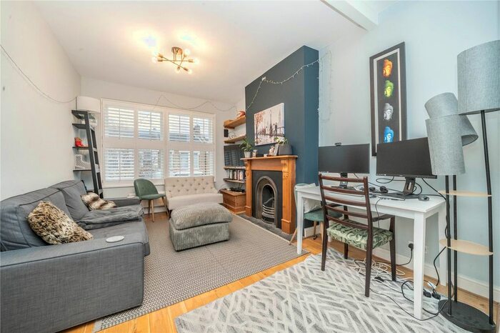 2 Bedroom Flat To Rent In Hubert Grove, London, SW9