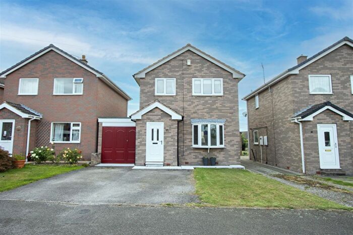 3 Bedroom Detached House For Sale In Dale View Close, Lower Pilsley, Chesterfield, S45