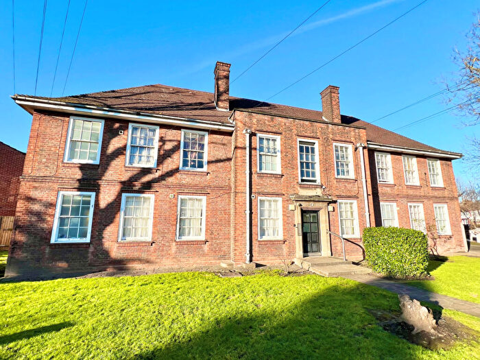 Flat To Rent In Latymer Road, Edmonton, N9