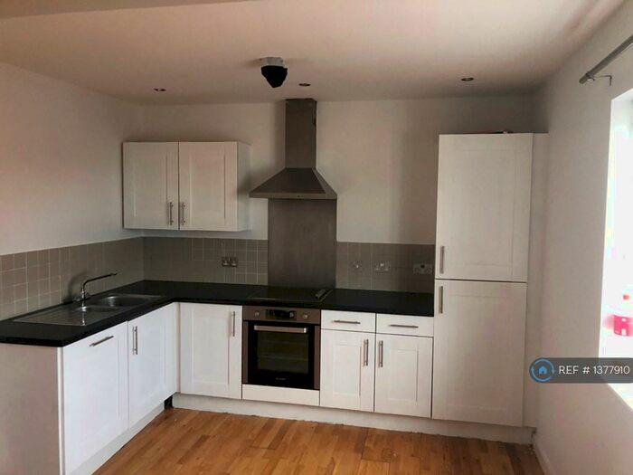 2 Bedroom Flat To Rent In Free School Lane, Halifax, HX1