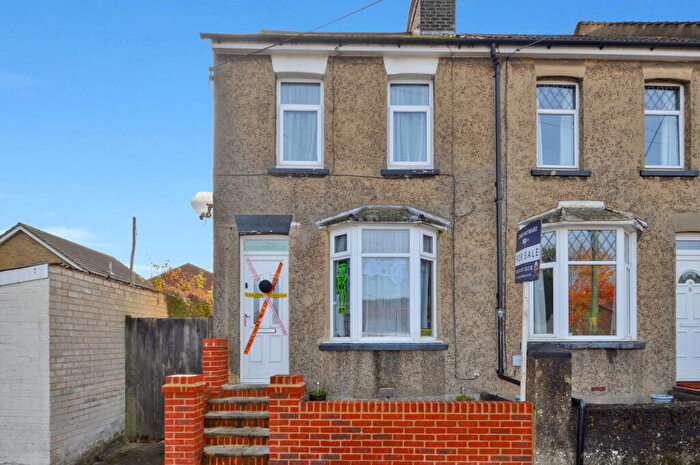 2 Bedroom End Of Terrace House For Sale In Stake Lane, Halling, Rochester, ME2