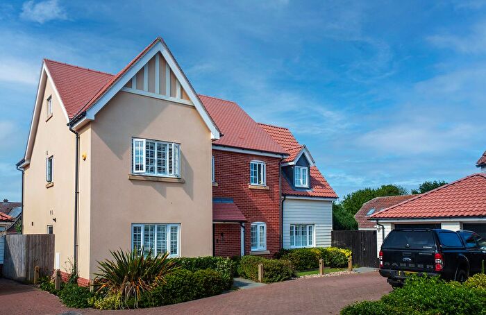 6 Bedroom Detached House For Sale In Paddock Close, Kirton, IP10