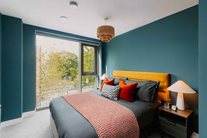 3 Bedroom Flat To Rent In Quarry Hill, Leeds, LS2