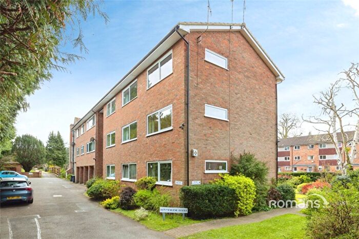 2 Bedroom Flat To Rent In Levylsdene, Guildford, Surrey, GU1