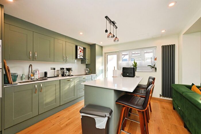 3 Bedroom Terraced House For Sale In Purford Green, Harlow, CM18