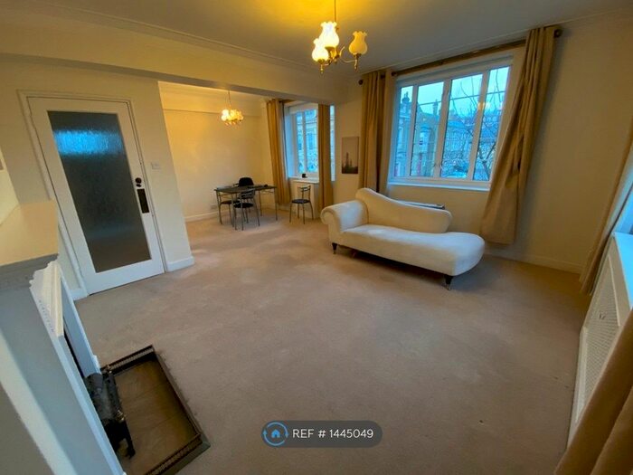 3 Bedroom Flat To Rent In Sutton Court Road, London, W4