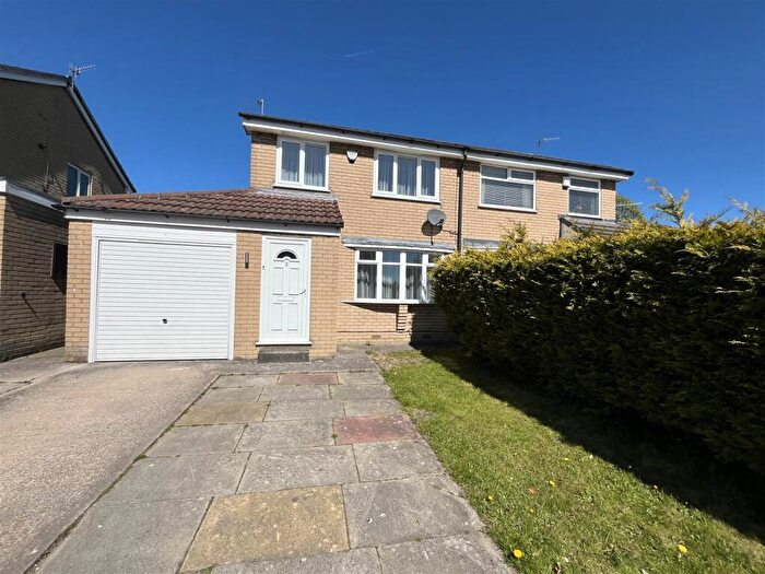 3 Bedroom Semi Detached House To Rent In Four Lanes, Mottram, Hyde, SK14