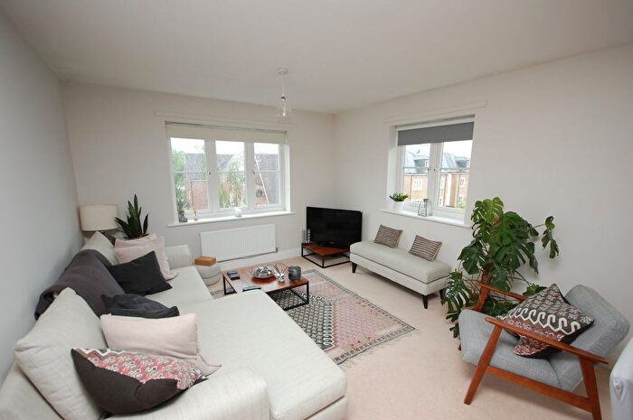 2 Bedroom Flat For Sale In Cowden Close, Farnham, Surrey, GU9