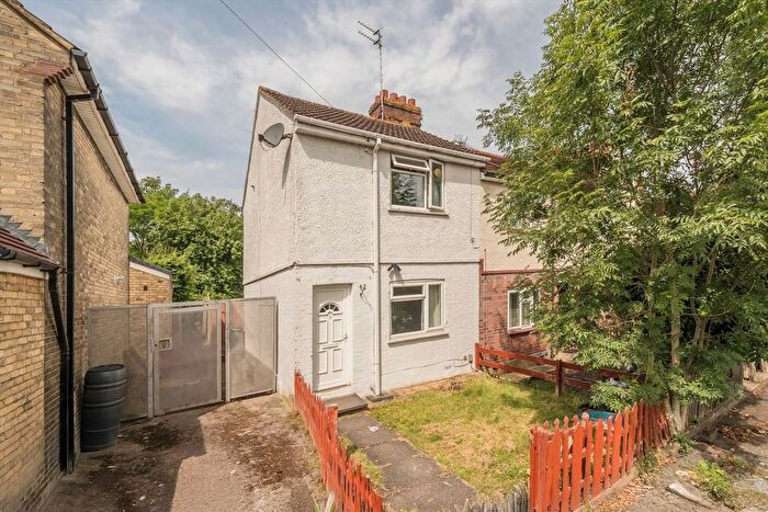 2 Bedroom End Of Terrace House To Rent In Hill Road, London, N10