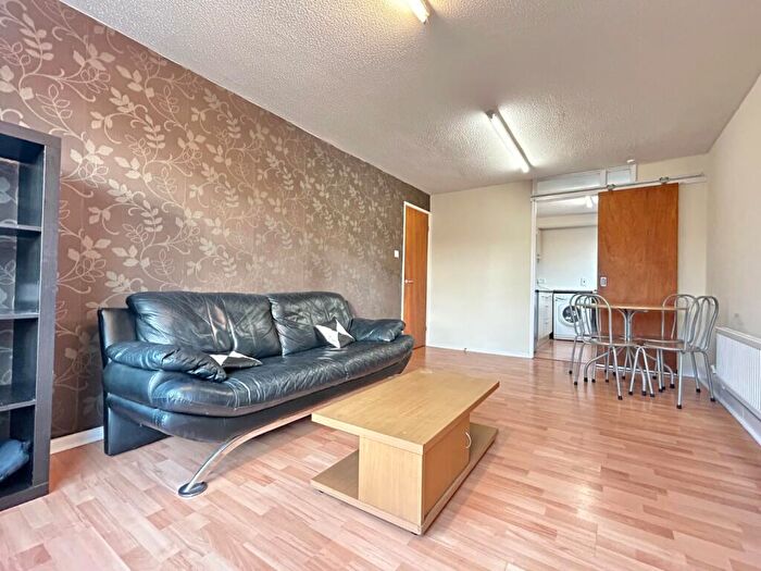 1 Bedroom Flat To Rent In Weetwood House Court, Weetwood, Leeds, LS16