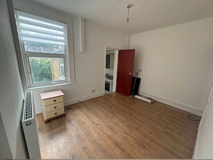 1 Bedroom Flat To Rent In Thorpe Road, London, E7