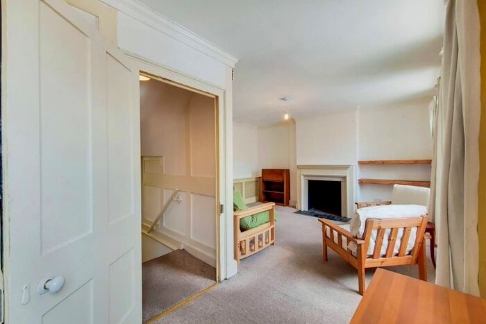 1 Bedroom Flat To Rent In West Hill, Putney, London, SW18