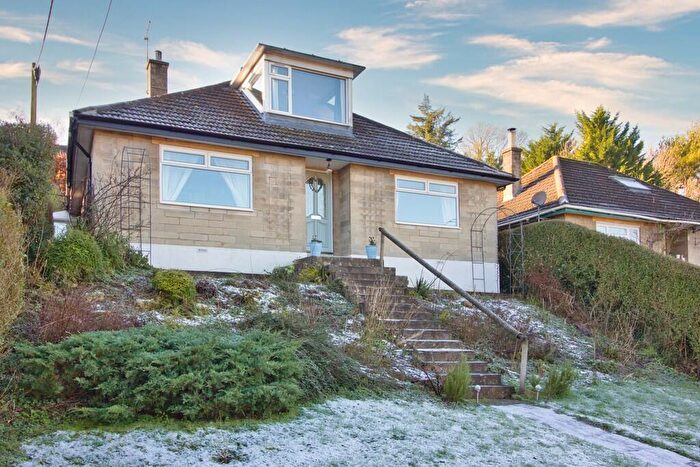 3 Bedroom Detached House For Sale In Devizes Road, Box, SN13