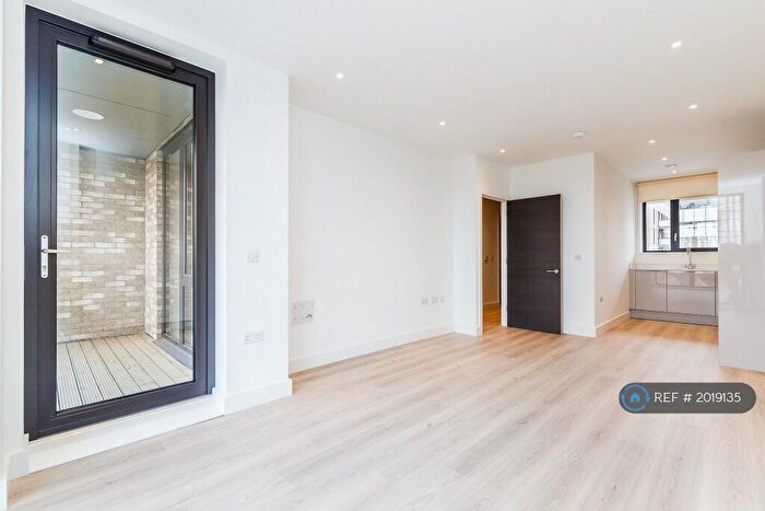 1 Bedroom Flat To Rent In Tide Waiters House, London, E14