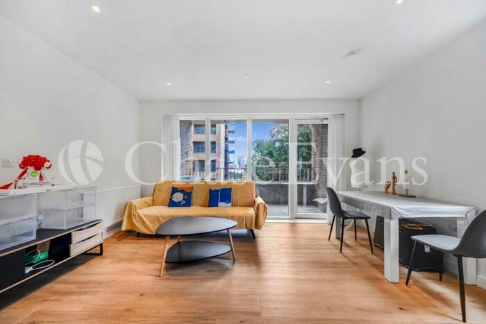 2 Bedroom Flat To Rent In Mary Neuner Road, Clarendon, Hornsey, London, N8