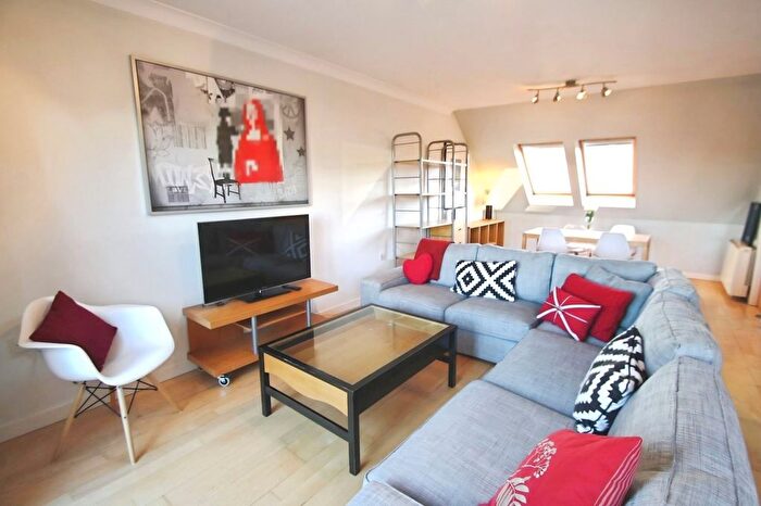 3 Bedroom Flat To Rent In Turlow Court, Leeds, West Yorkshire, LS9