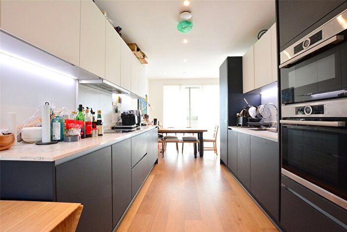 3 Bedroom Flat To Rent In West Parkside, London, SE10