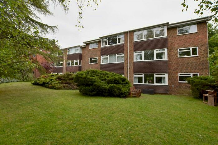2 Bedroom Flat To Rent In Oakfield Drive, Reigate, RH2