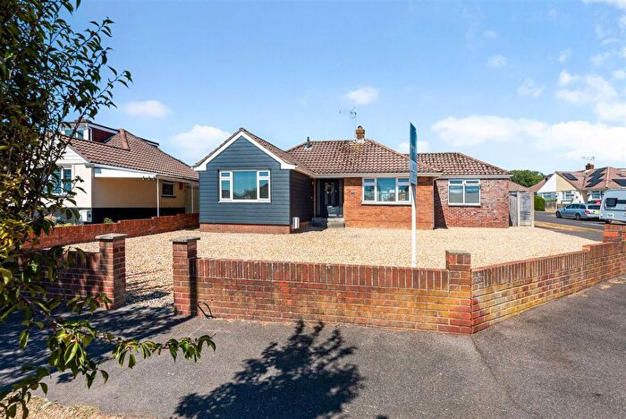 3 Bedroom Detached Bungalow For Sale In Sunnymead Drive, Waterlooville, PO7
