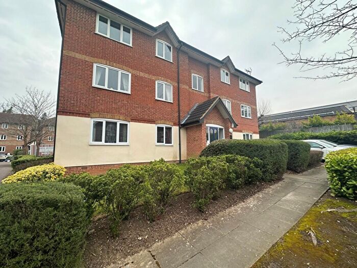 1 Bedroom Flat To Rent In Deer Close, Hertford, SG13