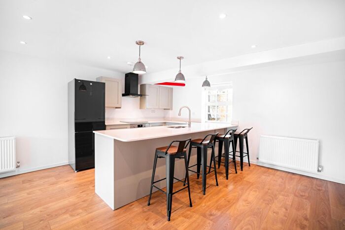 2 Bedroom Town House For Sale In Elm Grove, London, SW19