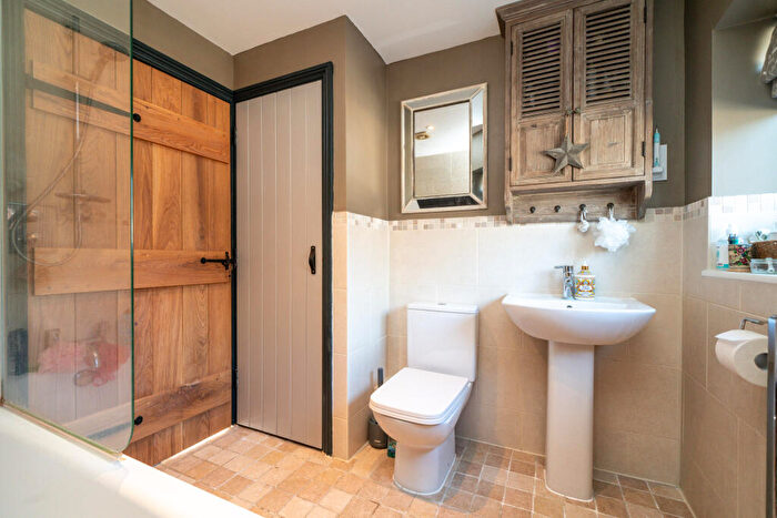 2 Bedroom Barn Conversion For Sale In Main Road North, Dagnall, Berkhamsted, HP4