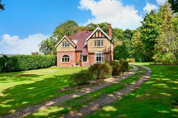 4 Bedroom Detached House For Sale In Park Road, Wootton, Isle Of Wight, PO33