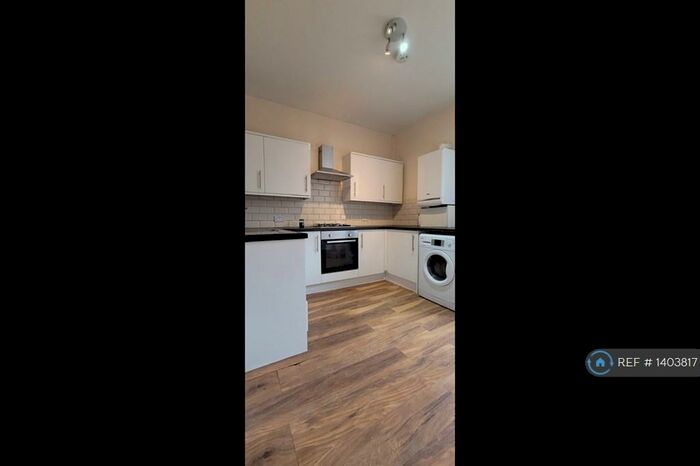 3 Bedroom Flat To Rent In Albert Road, Manchester, M19