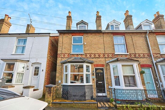 2 Bedroom End Terrace House For Sale In Kings Road, East Cowes, Isle Of Wight, PO32