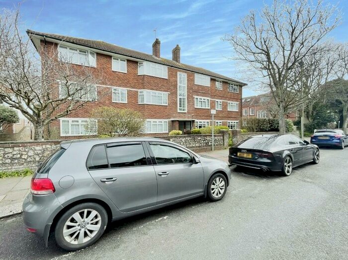 3 Bedroom Flat To Rent In Shakespeare Road, Worthing, BN11