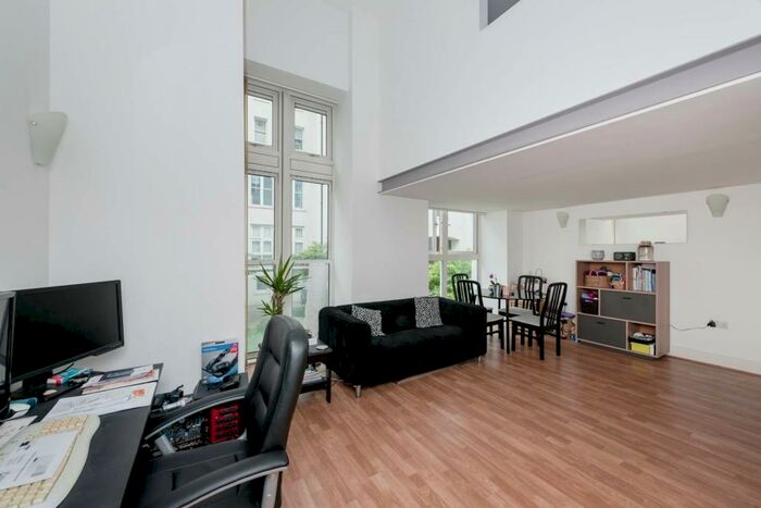 2 Bedroom Flat To Rent In Cadogan Road, Woolwich, London, SE18