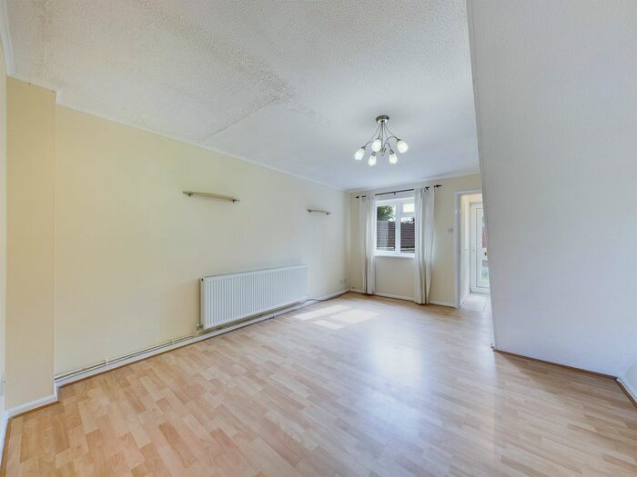 2 Bedroom Property To Rent In Gupshill Close, Tewkesbury, Glos, GL20