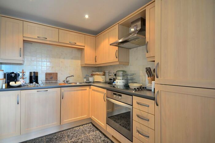 1 Bedroom Flat To Rent In Holland Gardens, Brentford, TW8